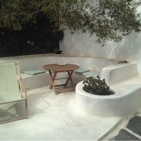 Patio Ii At Oda ve Kahvaltı La Asomada (Lanzarote)